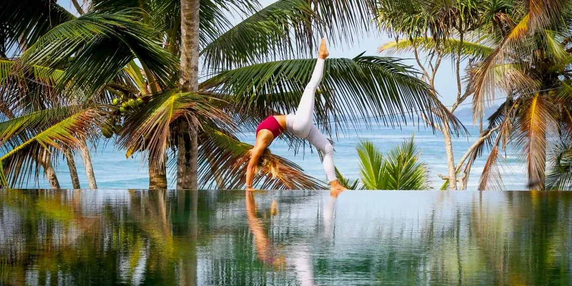 Underneath The Mango Tree - Yoga bij het Zwembad