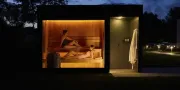 twee mensen in een sauna