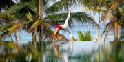 Underneath The Mango Tree - Yoga bij het Zwembad