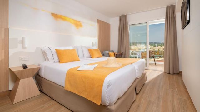 L'Azure Hotel